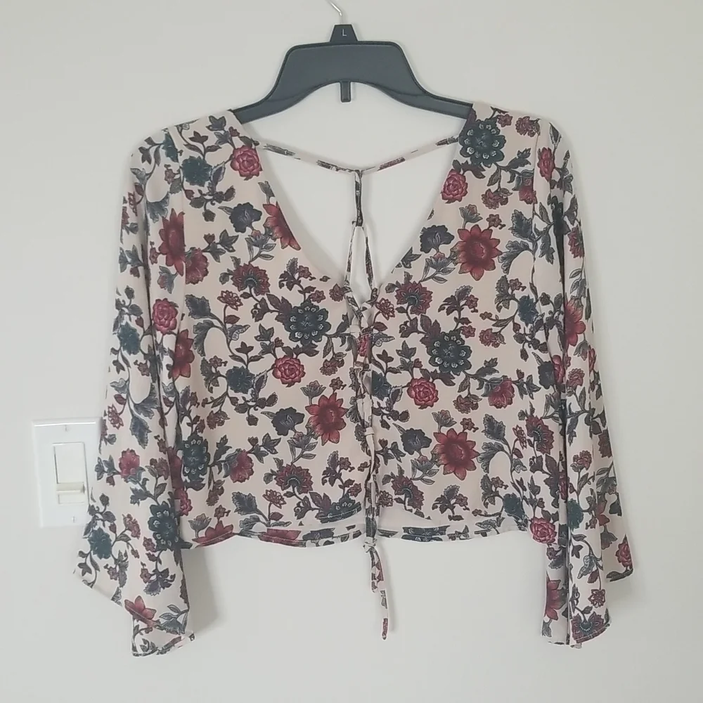 Forever 21  print long sleeve crop top blouse tie in back - Picture 3 of 6
